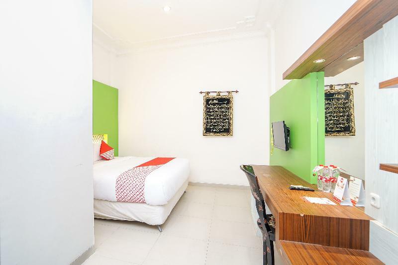 Oyo 231 Hotel Andita Syariah Surabaya Ngoại thất bức ảnh