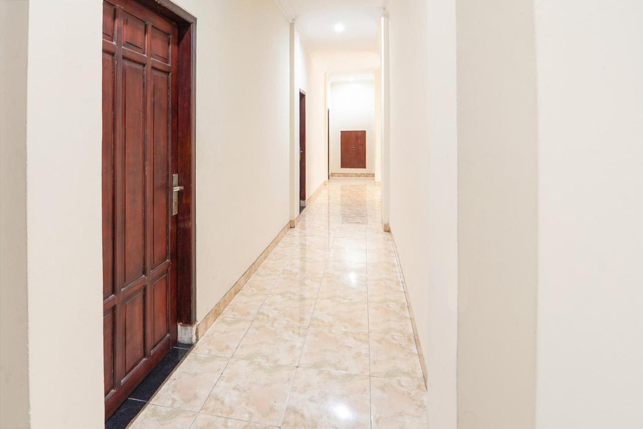 Oyo 231 Hotel Andita Syariah Surabaya Ngoại thất bức ảnh