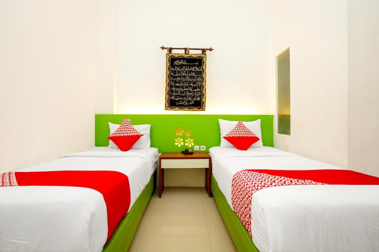 Oyo 231 Hotel Andita Syariah Surabaya Ngoại thất bức ảnh