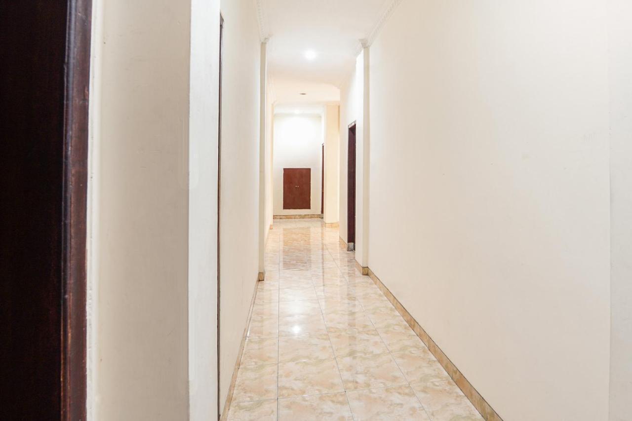 Oyo 231 Hotel Andita Syariah Surabaya Ngoại thất bức ảnh