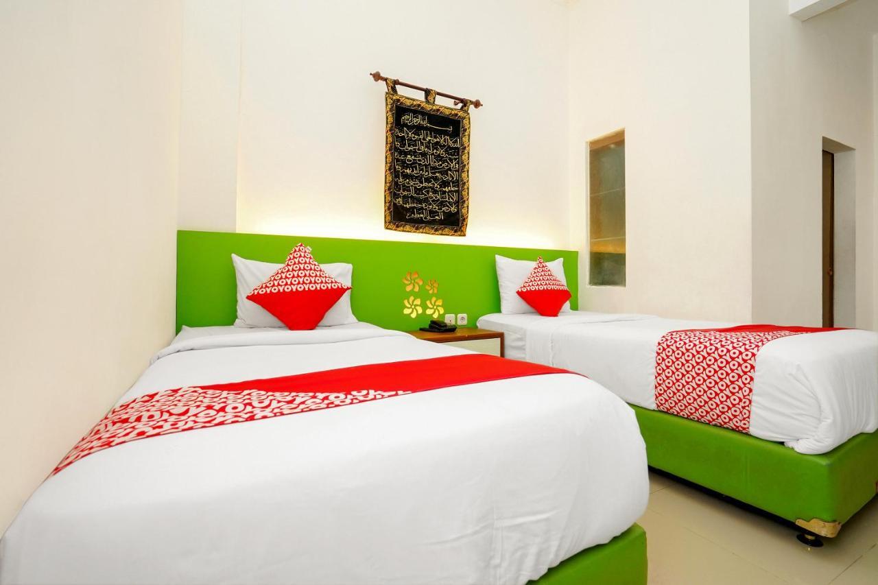 Oyo 231 Hotel Andita Syariah Surabaya Ngoại thất bức ảnh