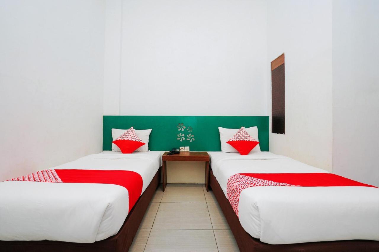 Oyo 231 Hotel Andita Syariah Surabaya Ngoại thất bức ảnh