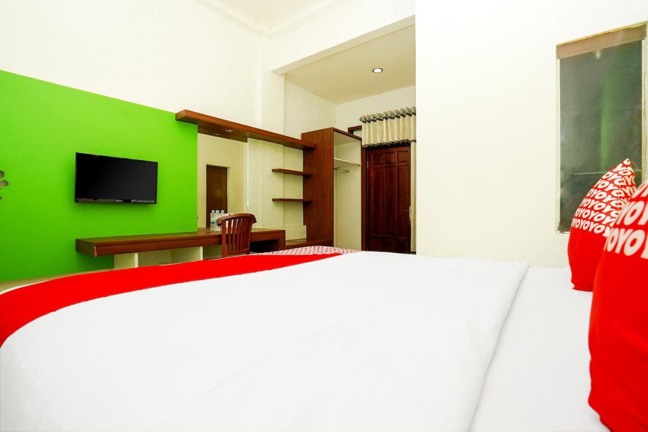 Oyo 231 Hotel Andita Syariah Surabaya Ngoại thất bức ảnh