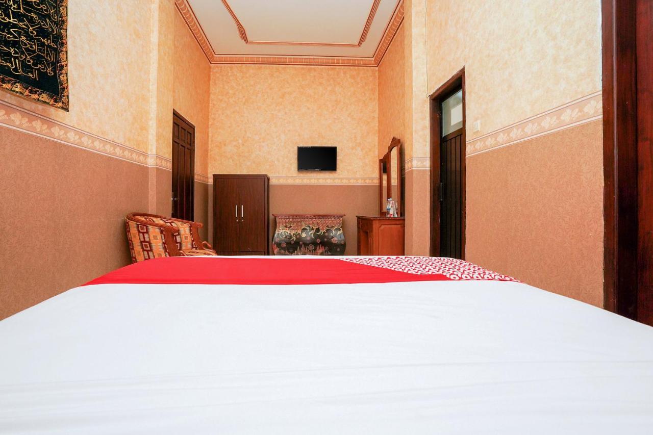 Oyo 231 Hotel Andita Syariah Surabaya Ngoại thất bức ảnh
