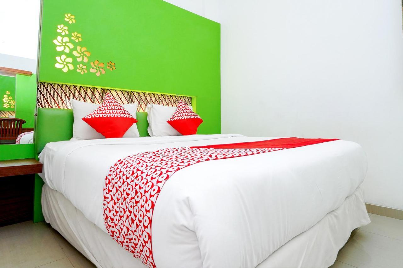 Oyo 231 Hotel Andita Syariah Surabaya Ngoại thất bức ảnh